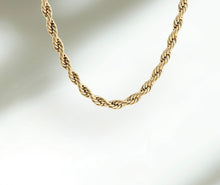 Load image into Gallery viewer, Twist necklace gold
